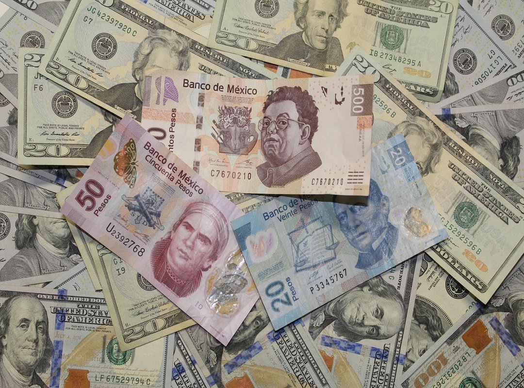 The Best and Worst Ways to Exchange Dollars for Pesos